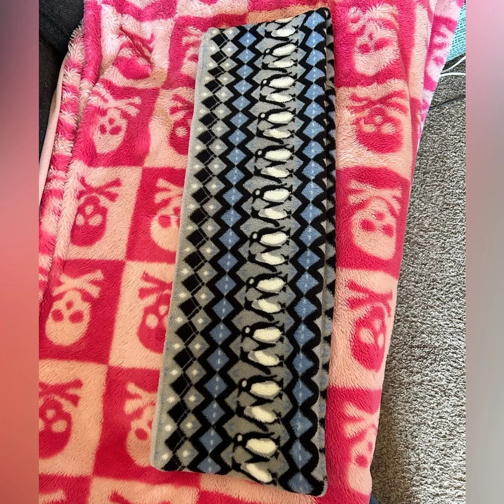 ✨❄️🐧Vera Bradley ‘Penguin’ Scarf🐧❄️✨ - Picture 2 of 5